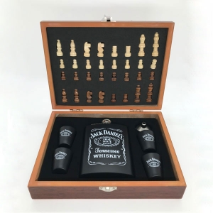 Шахматы - набор с фляжкой NEW2 ― Golden Time