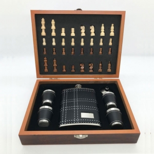 Шахматы - набор с фляжкой NEW4 ― Golden Time