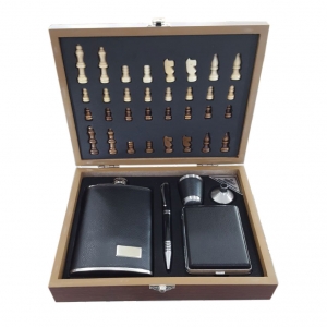 Шахматы - набор с фляжкой