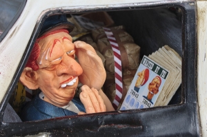 Фигурка Guillermo Forchino "Дорожный патруль" FO85073